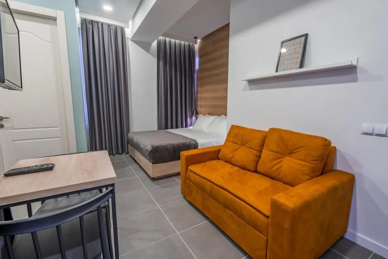 8 Rooms Apartotel On Meidan