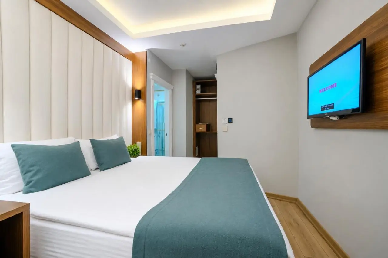 Weingart Black Tulip Hotel