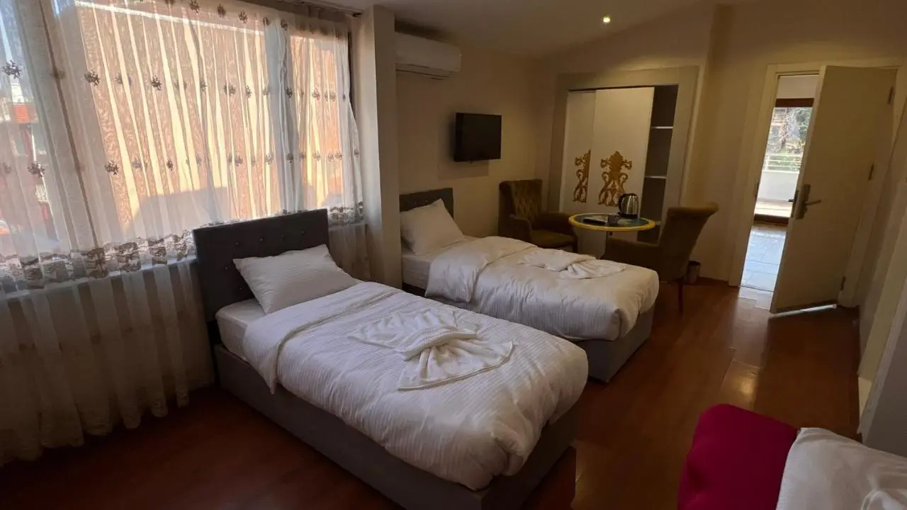 By Historial Hotel Due