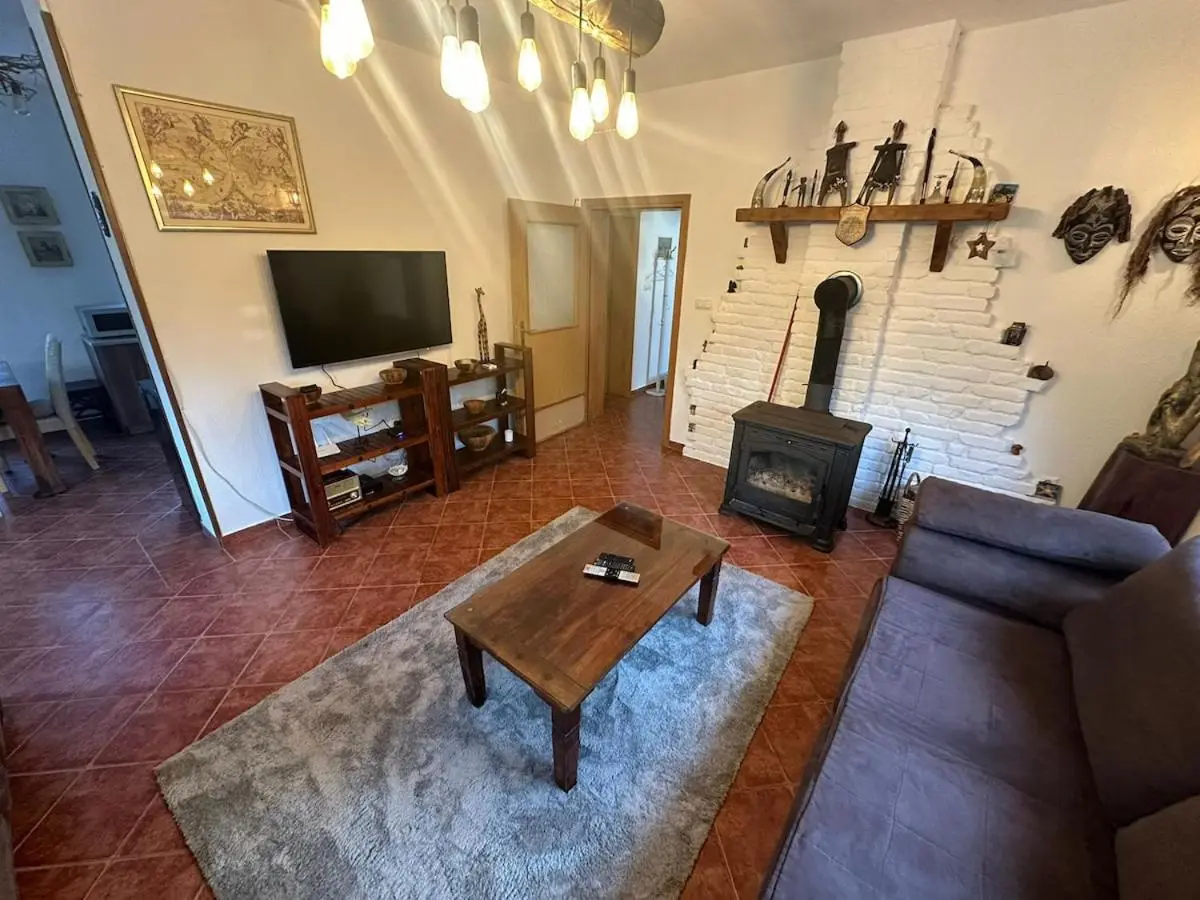 Cottage on Una
