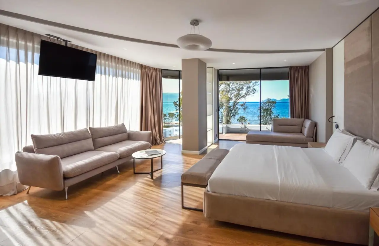 Yacht Hotel
