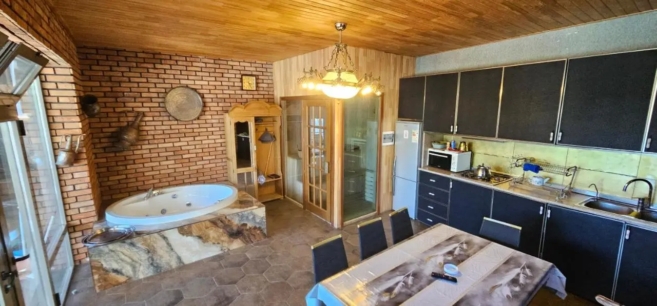 Trigon Villa Family , HOT POOL ,SAUNA,JACUZZI