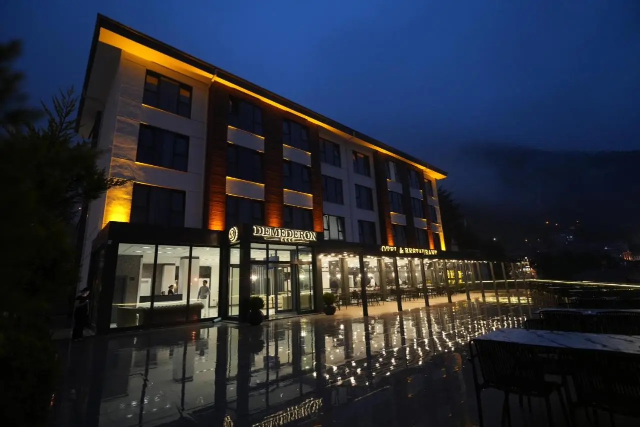 Demederon Hotel