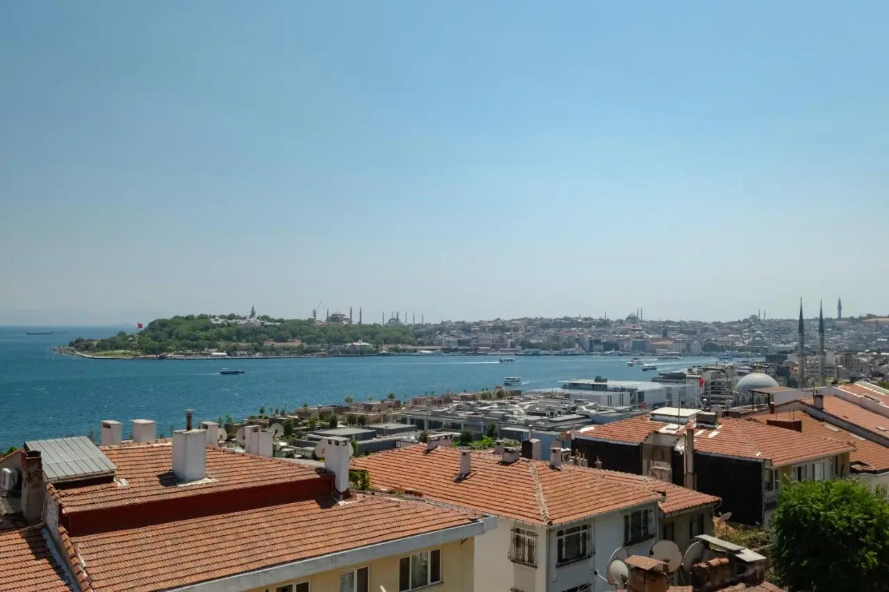 Spacious Sea View Family Suite in Managed Aparthotel with Balcony