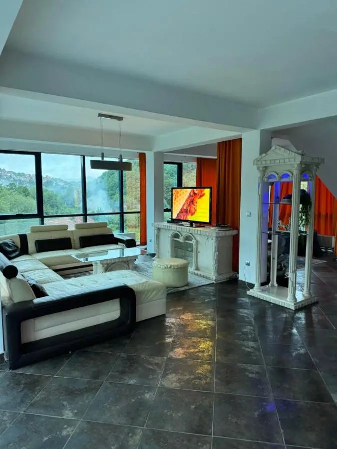 Sarajevo Deluxe penthouse and pool