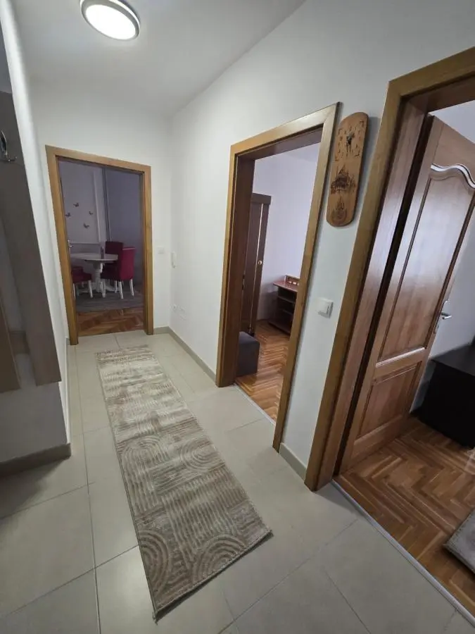 Rejjan Apartments-Spacious 2BR Apartment for 7, Free Parking, Tram to Old Town