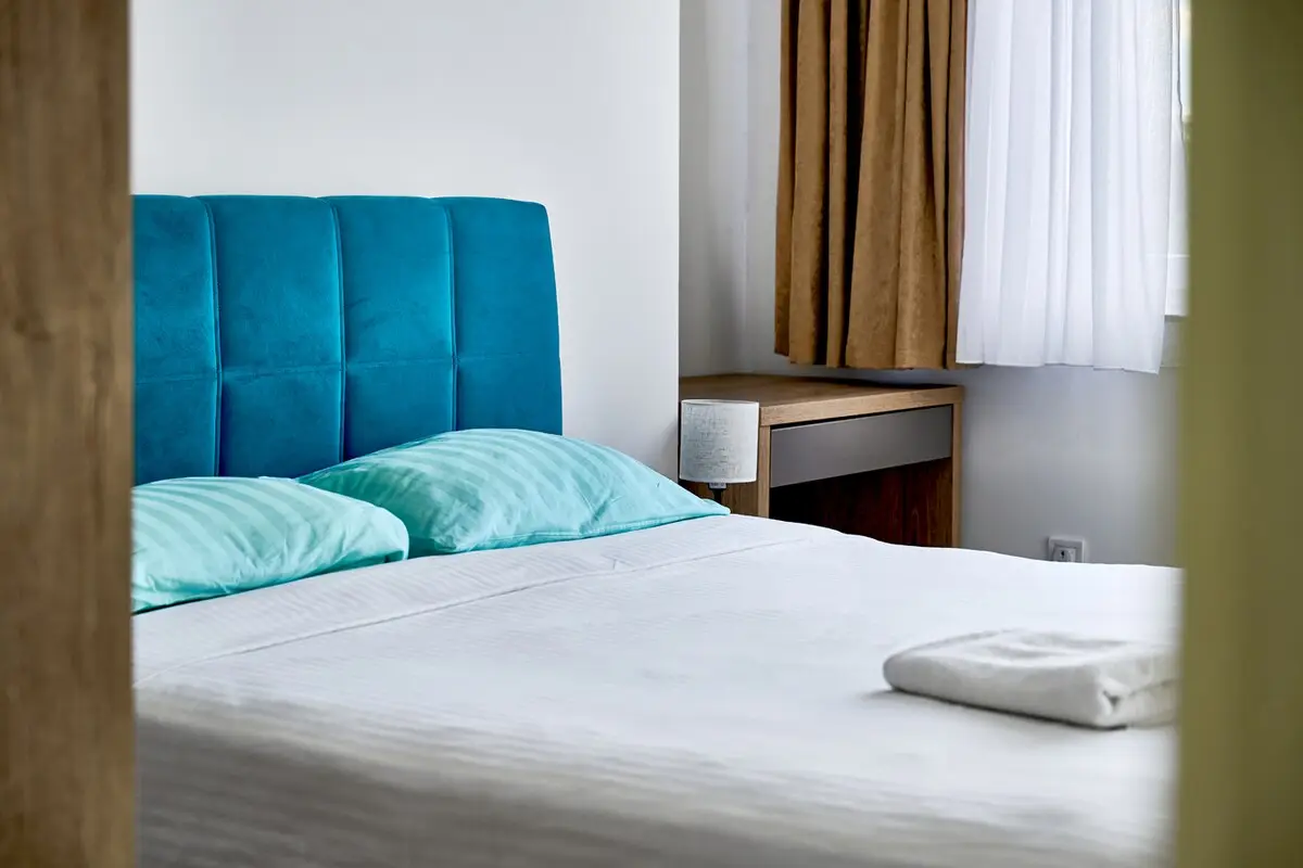 Deluxe Two-Bedroom Riverview Apartment