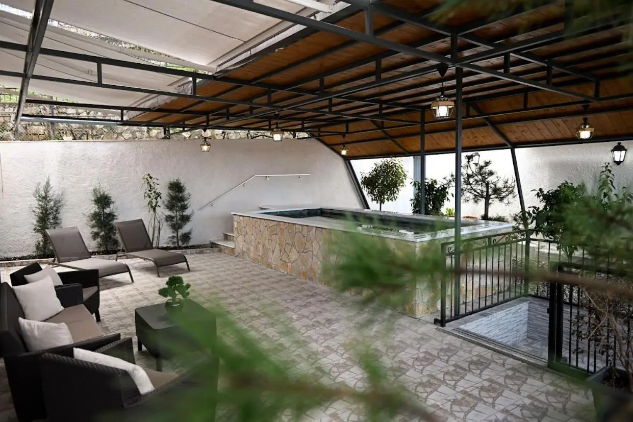 Lake Retreat Villa