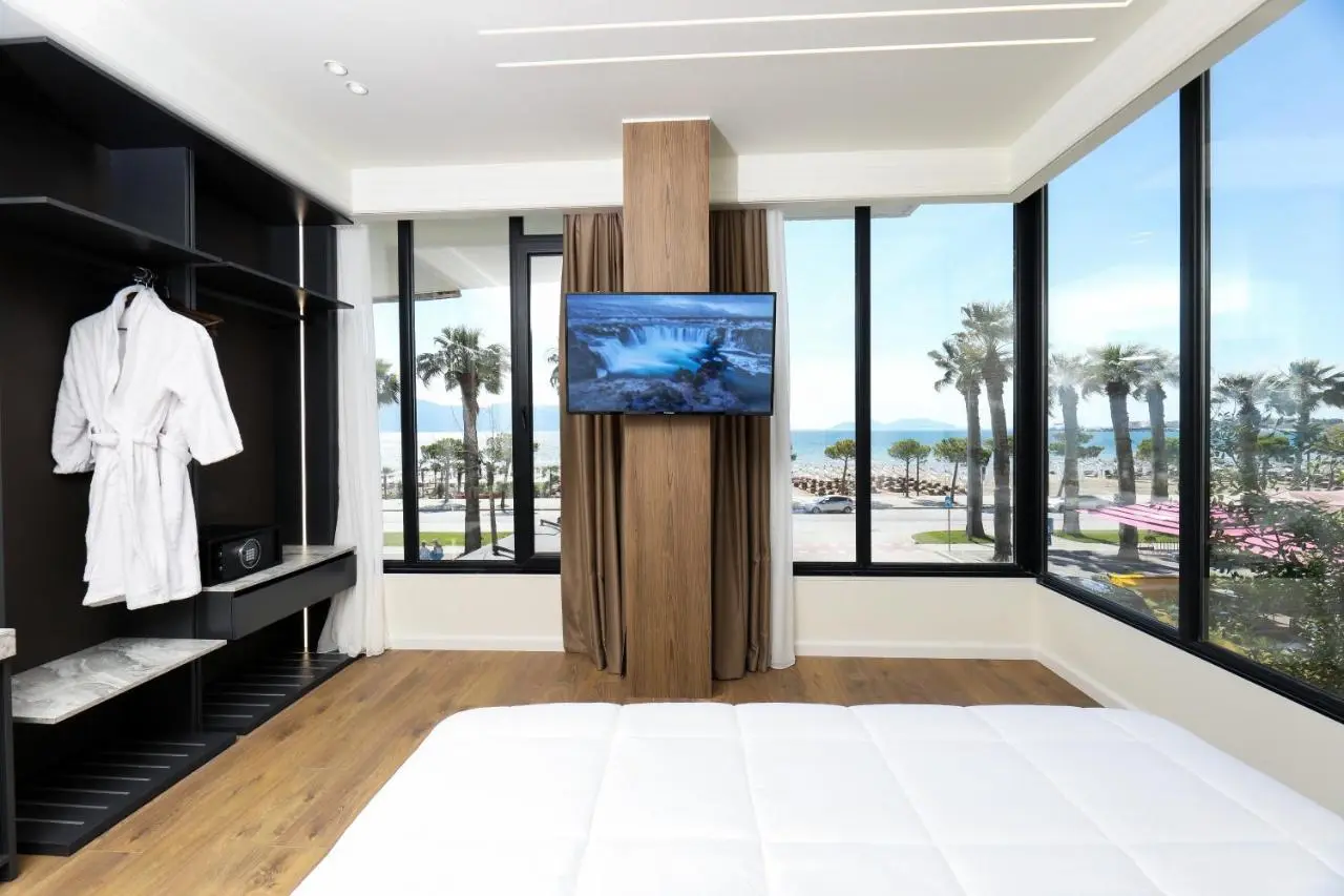 Hotel Adore
