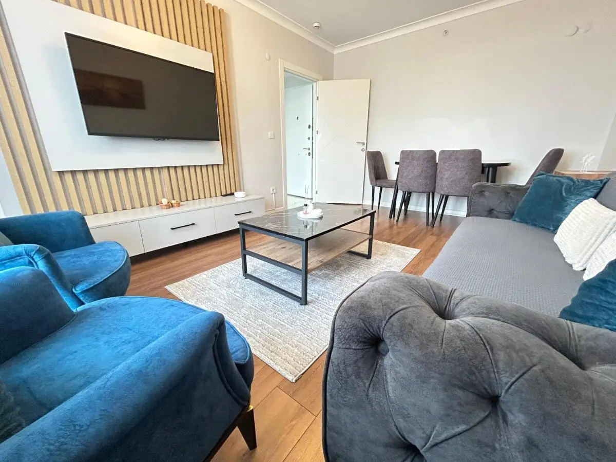 Roni Apartments, Close to the metro and parking