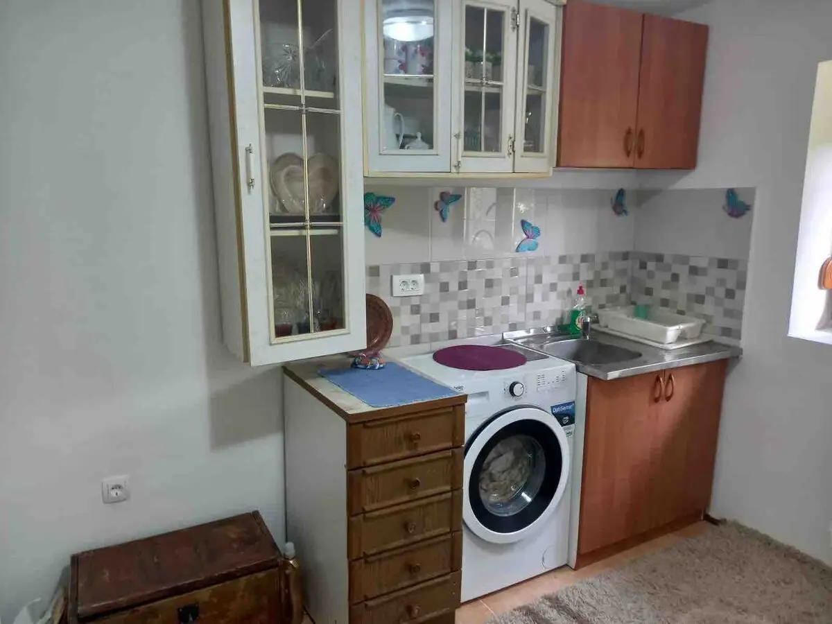 1-min to Bus /  House with Big Garden and BBQ