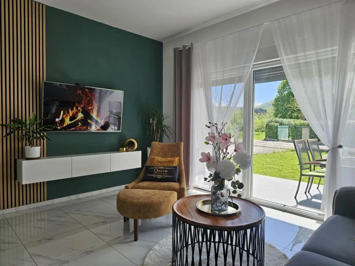 Una Luxury Home