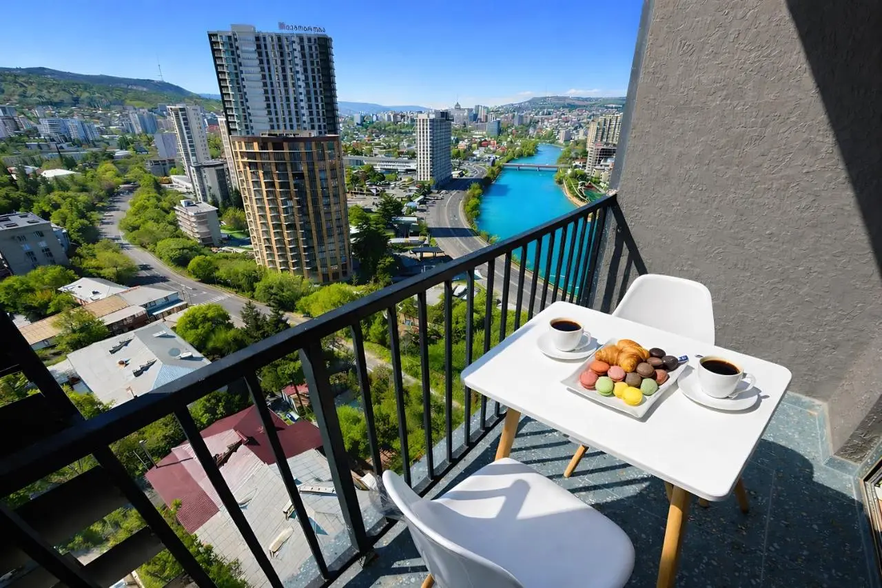Park Ortachala Apartments with River and City View