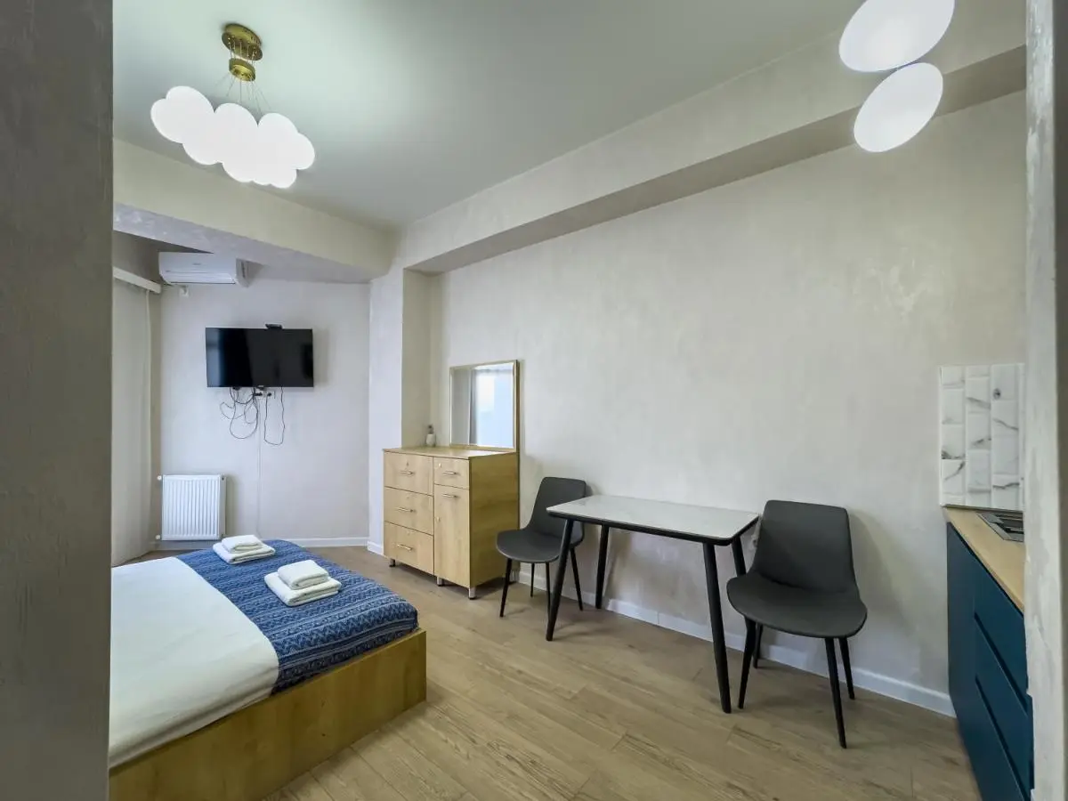 Shirin And Cozy Apartment With Jacuzzi Balcony