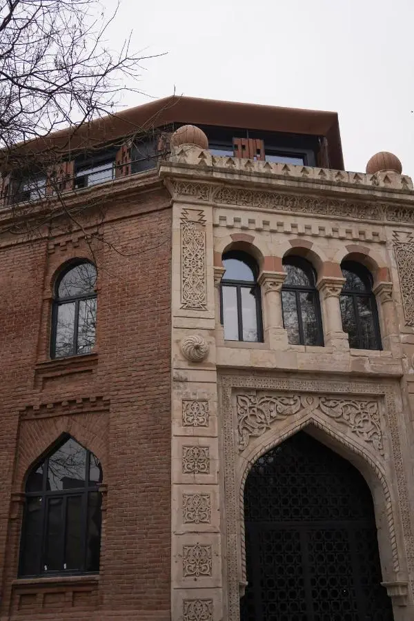 Qarvasla Hotel