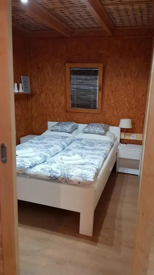 House on piles, Una river 'Apartman Una'