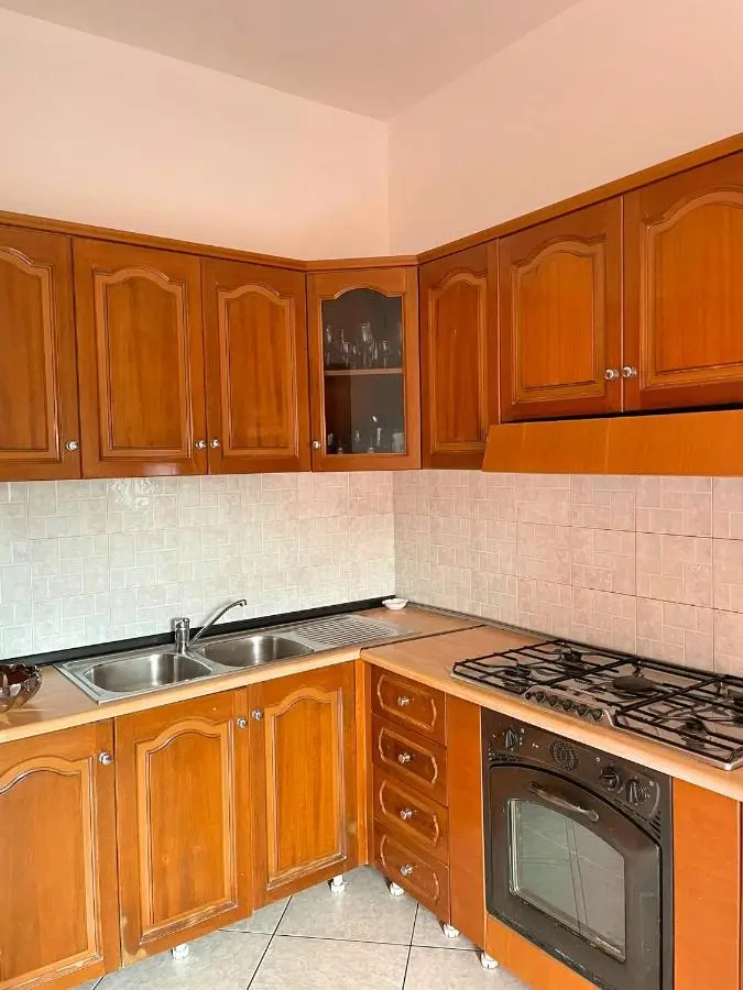 Villa Joli - Spacious Houses with Yard & Parking in Central Vlore