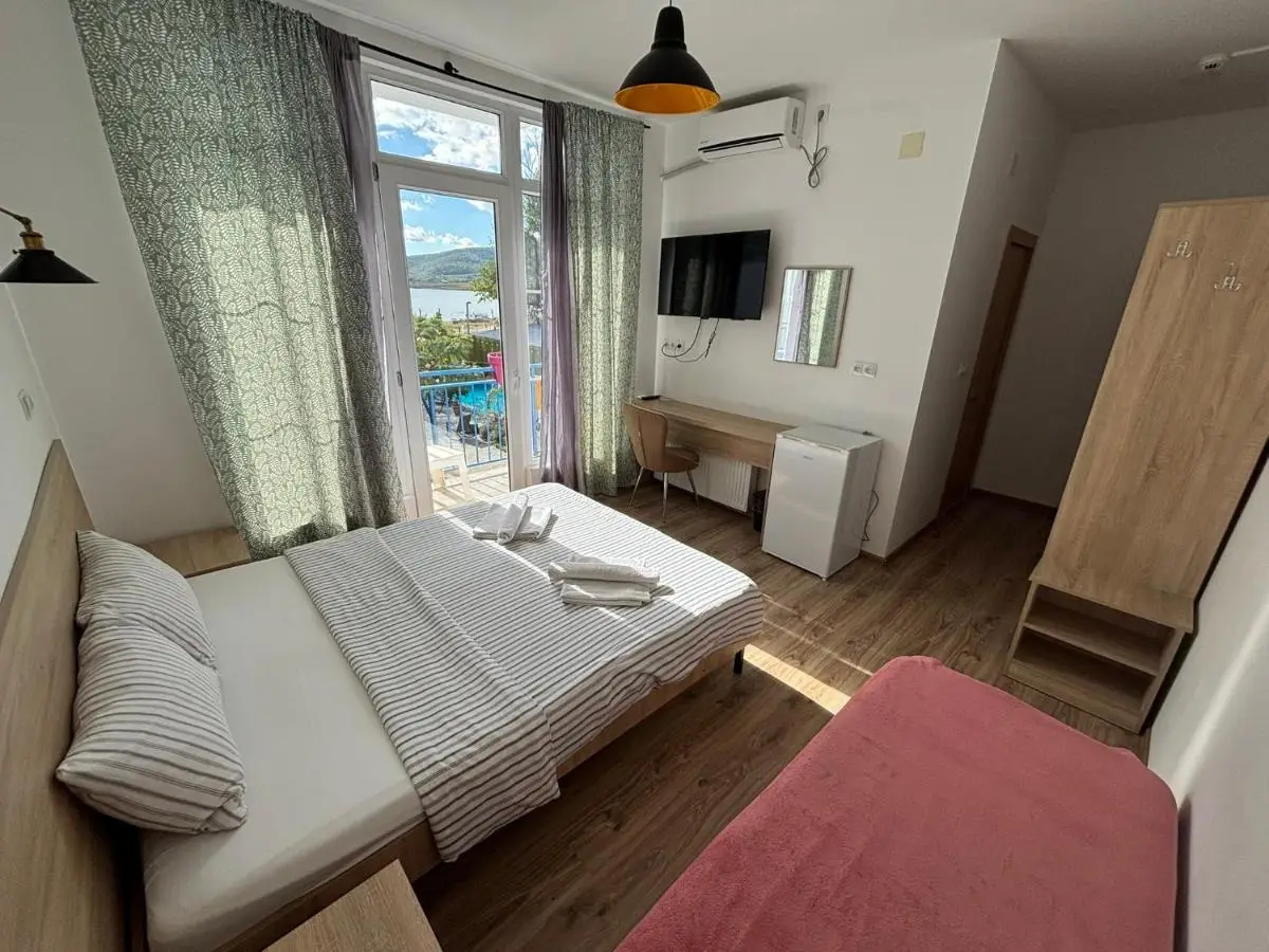 Laguna Boutique Hotel Bazaleti Lake