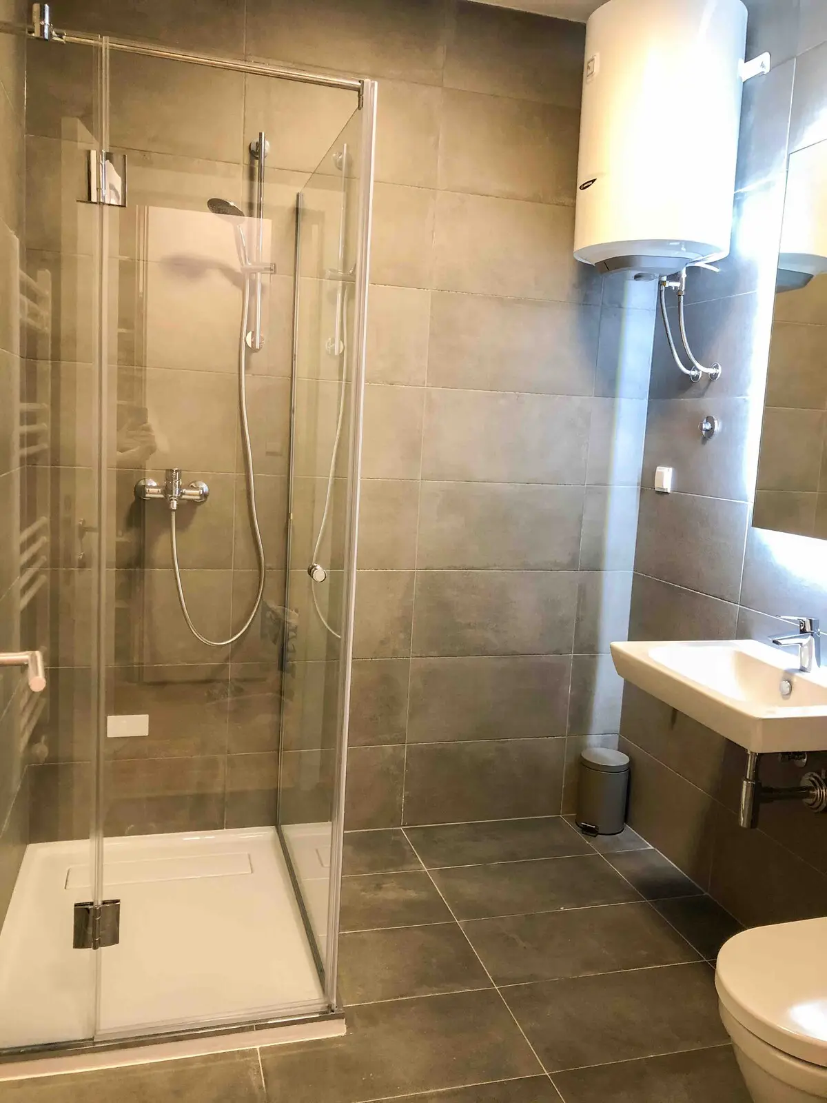 Modern brand new studio@top location+balcony view
