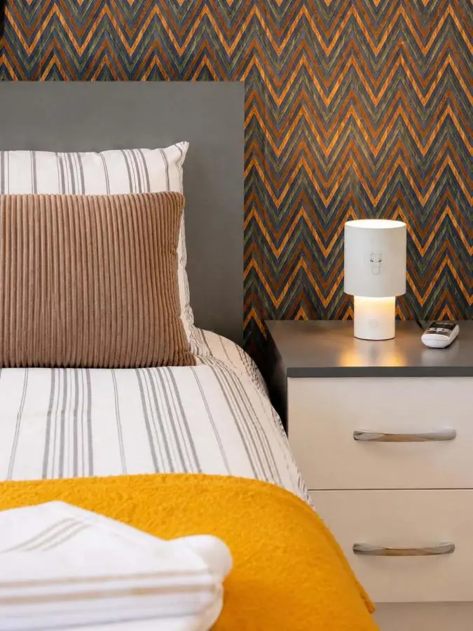 Hadrian Modern Amber Apartment in Prime Old Town Location