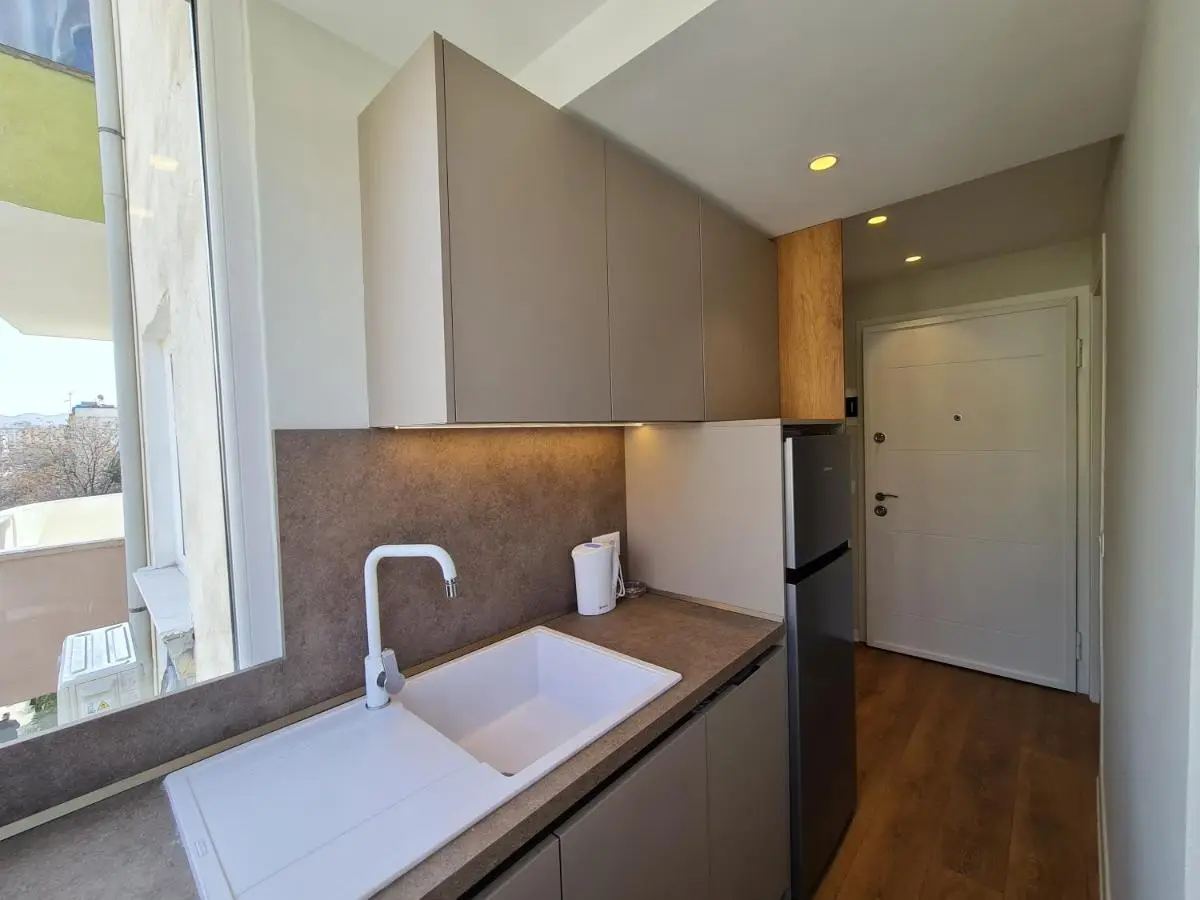 Adore - Modern Studio