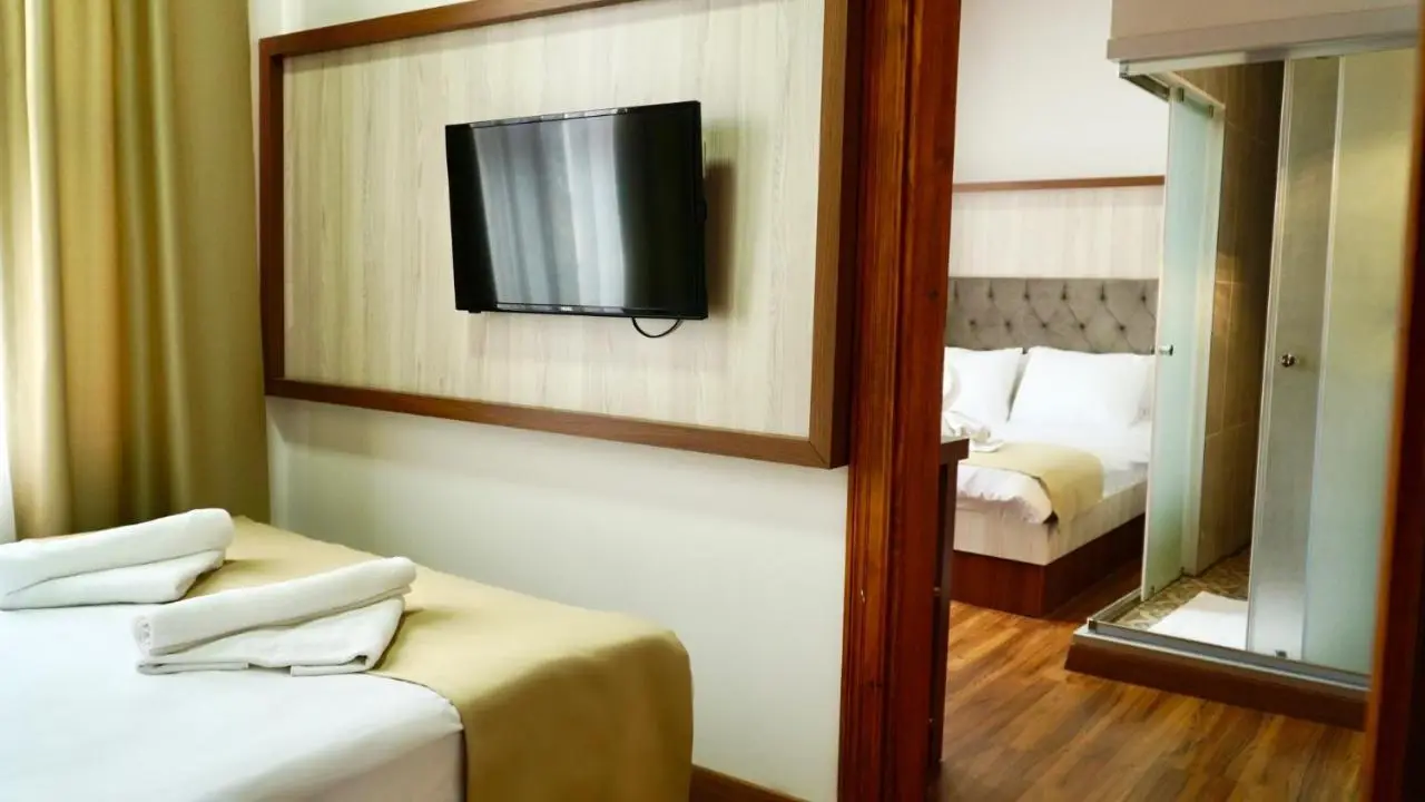 QONAQ HOTEL & SUITES