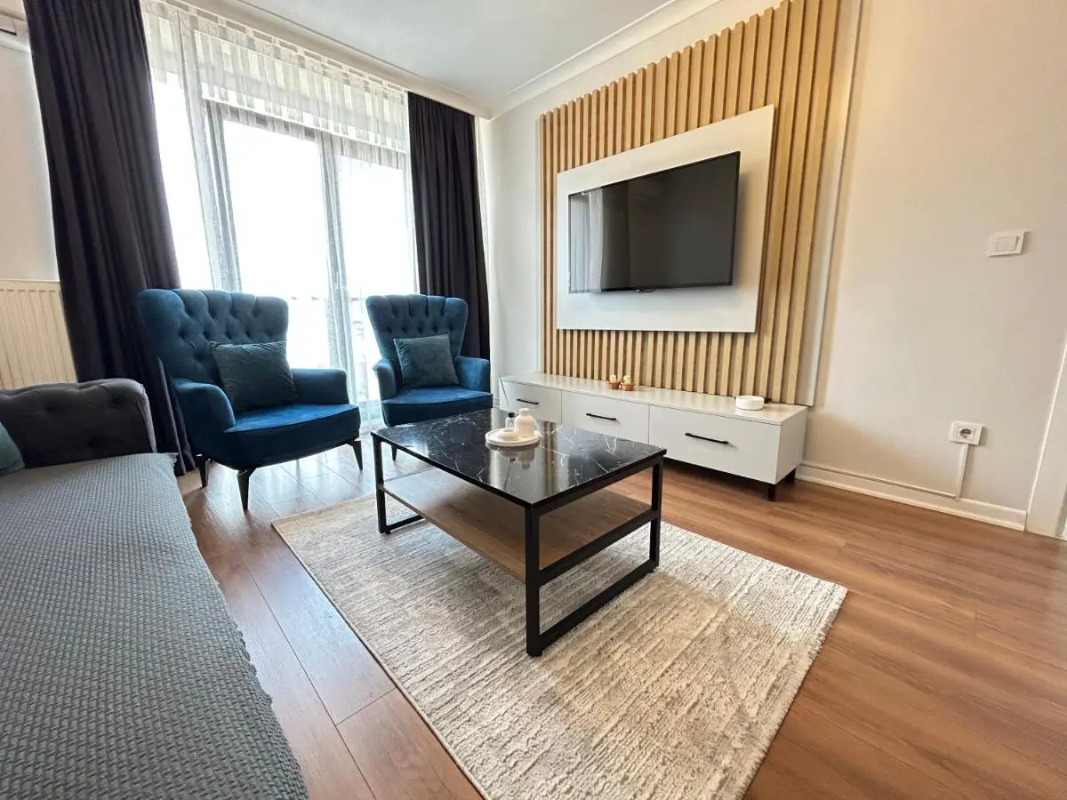 Roni Apartments, Close to the metro and parking