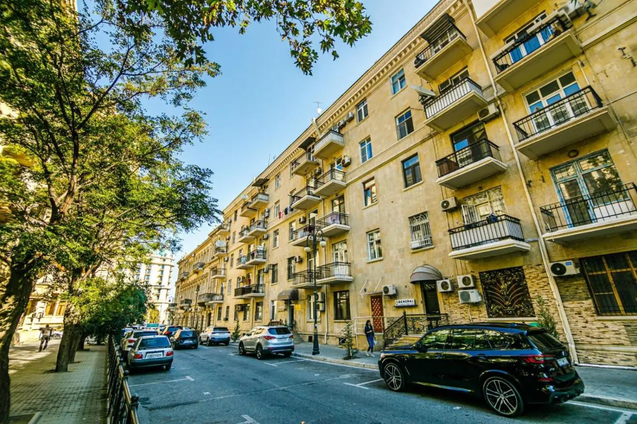 Azneft Square Deluxe Apartment