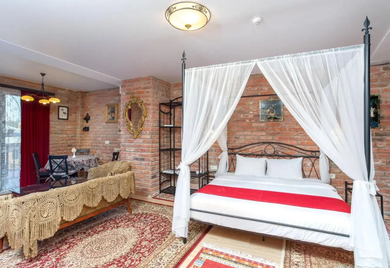 Brooch Boutique Hotel