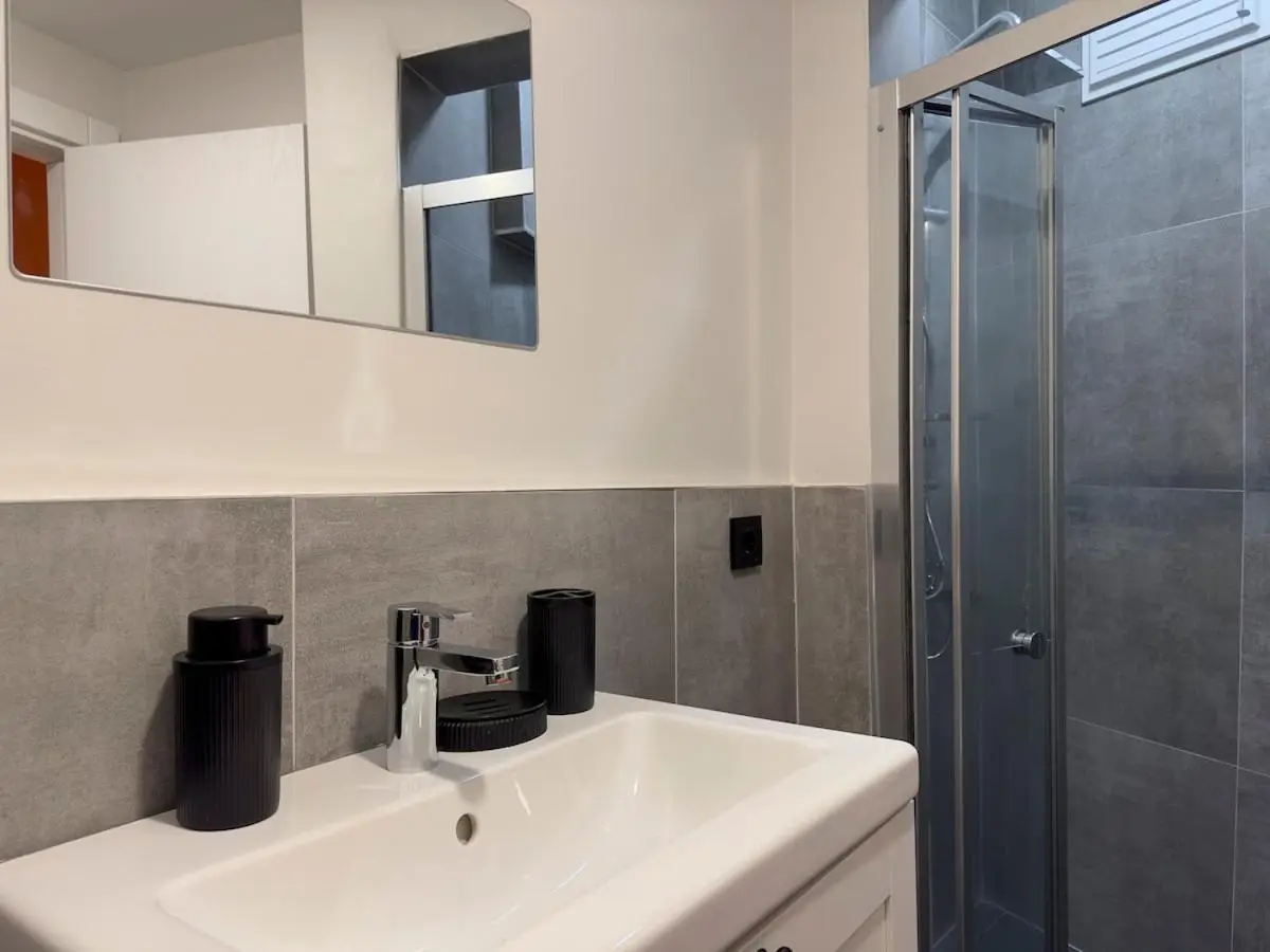 Stunning 2BR 2Bath near Metro - YM 1
