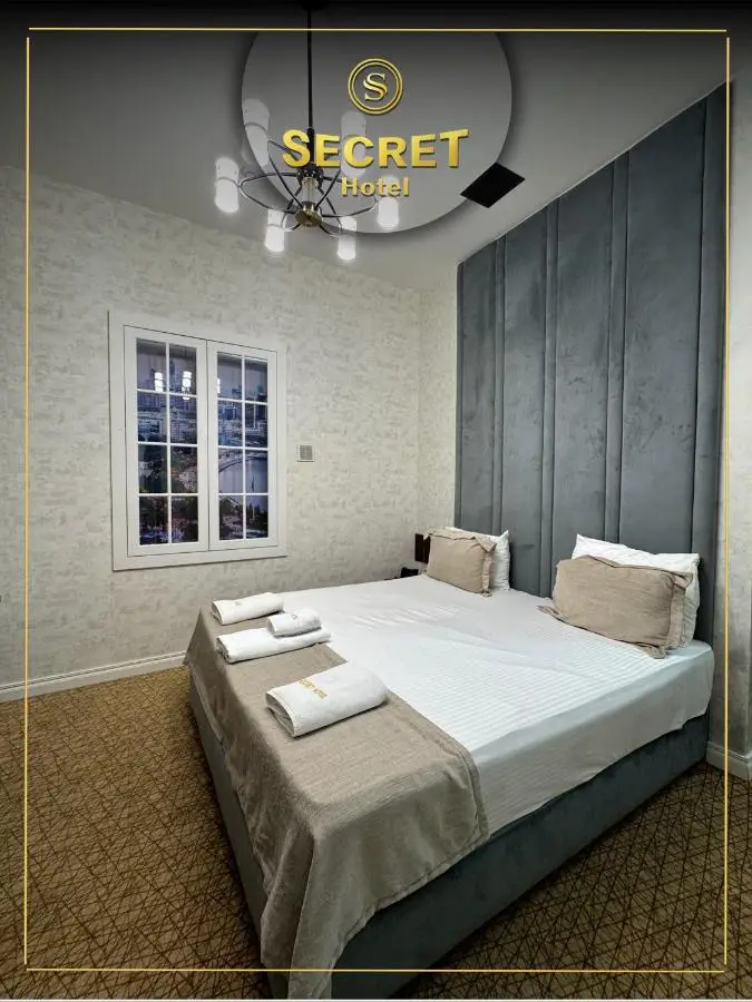 SECRET HOTEL