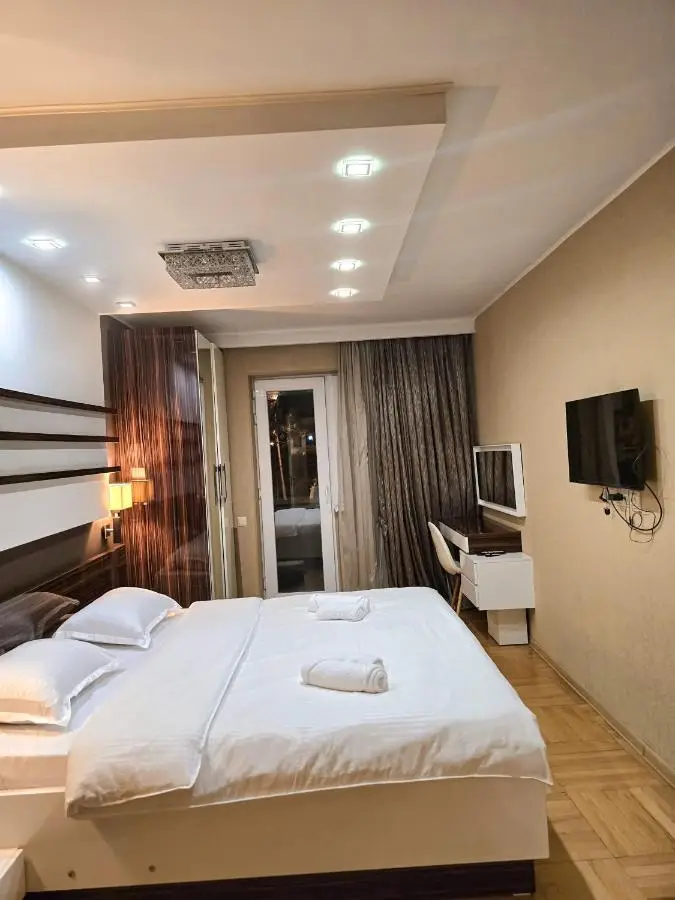 Explore Old Tbilisi, 3BR Apartment for 5, Walk to All