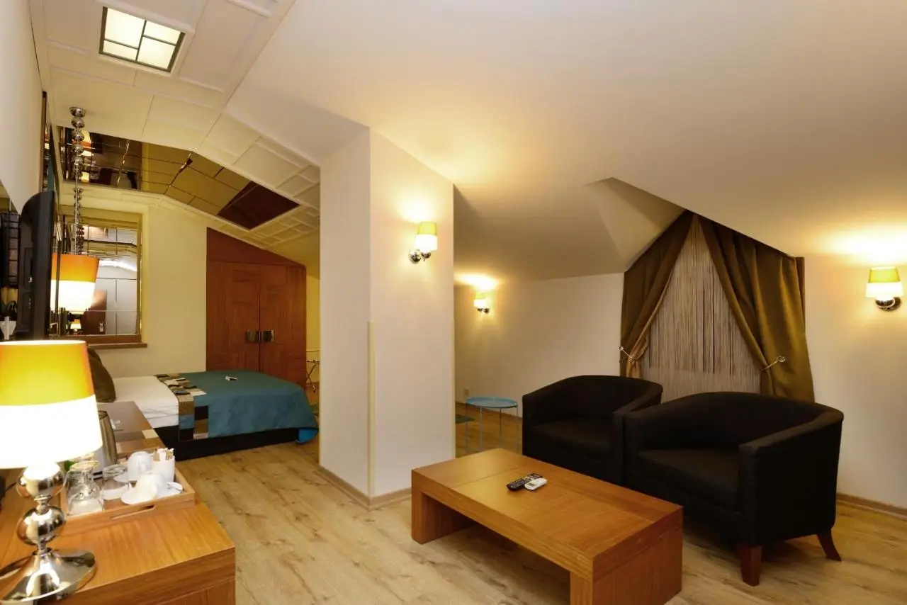 Collage Pera Hotel