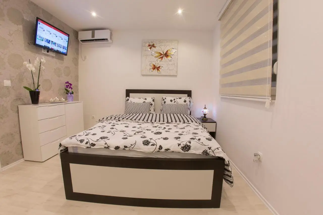 Apartments Aida "Newly Renovated"