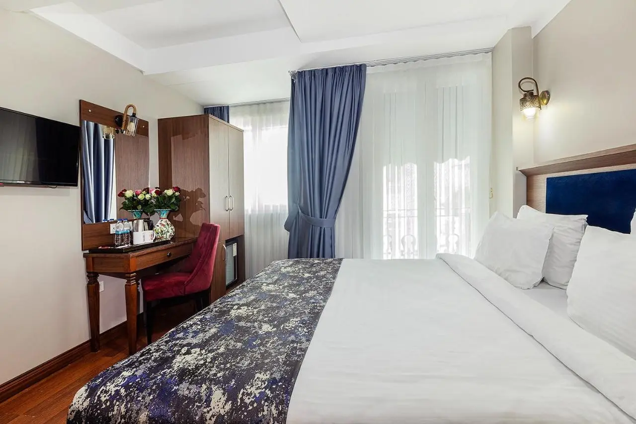 Aristocrat Hotel