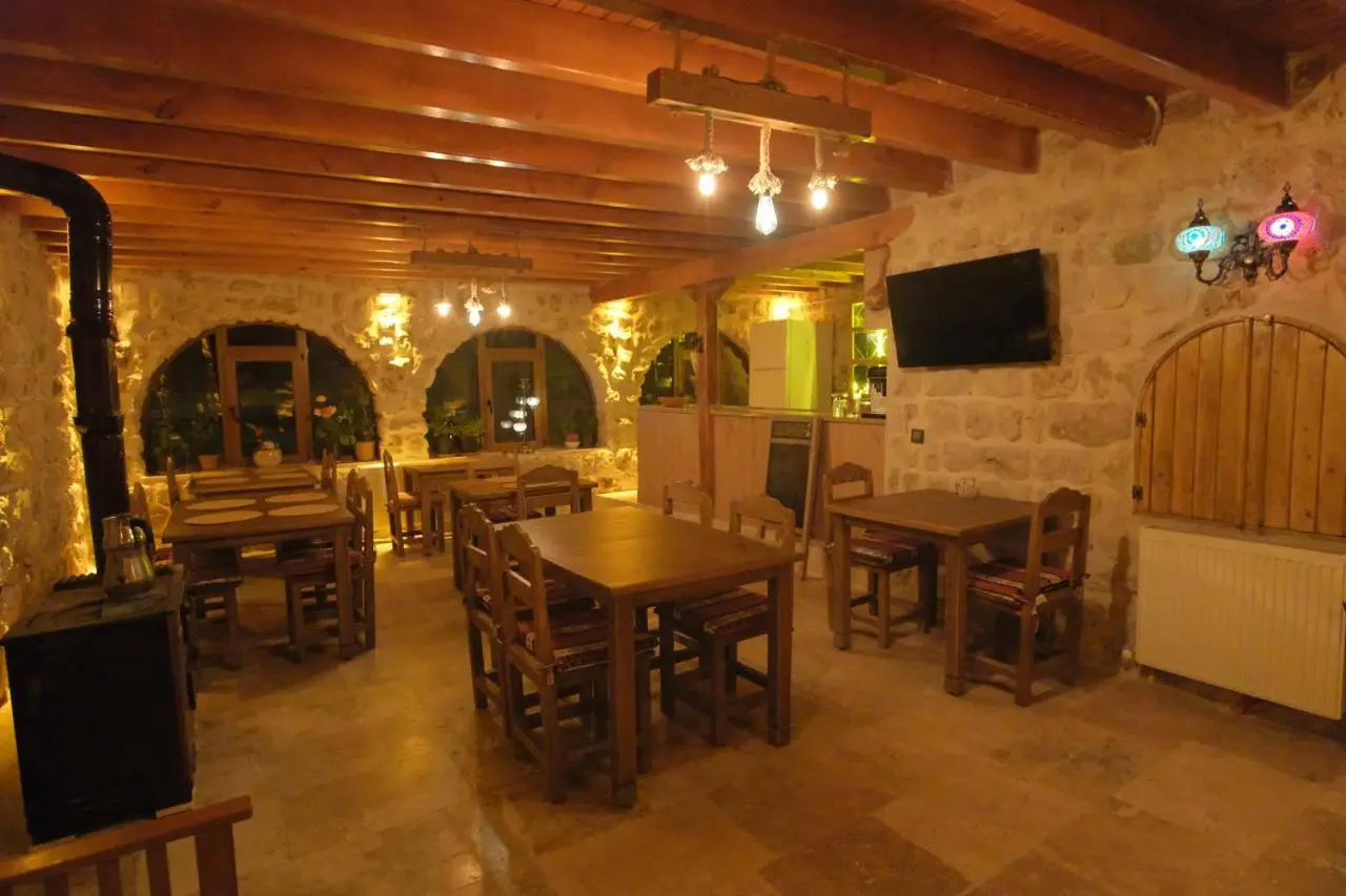 Euphoria Cave House