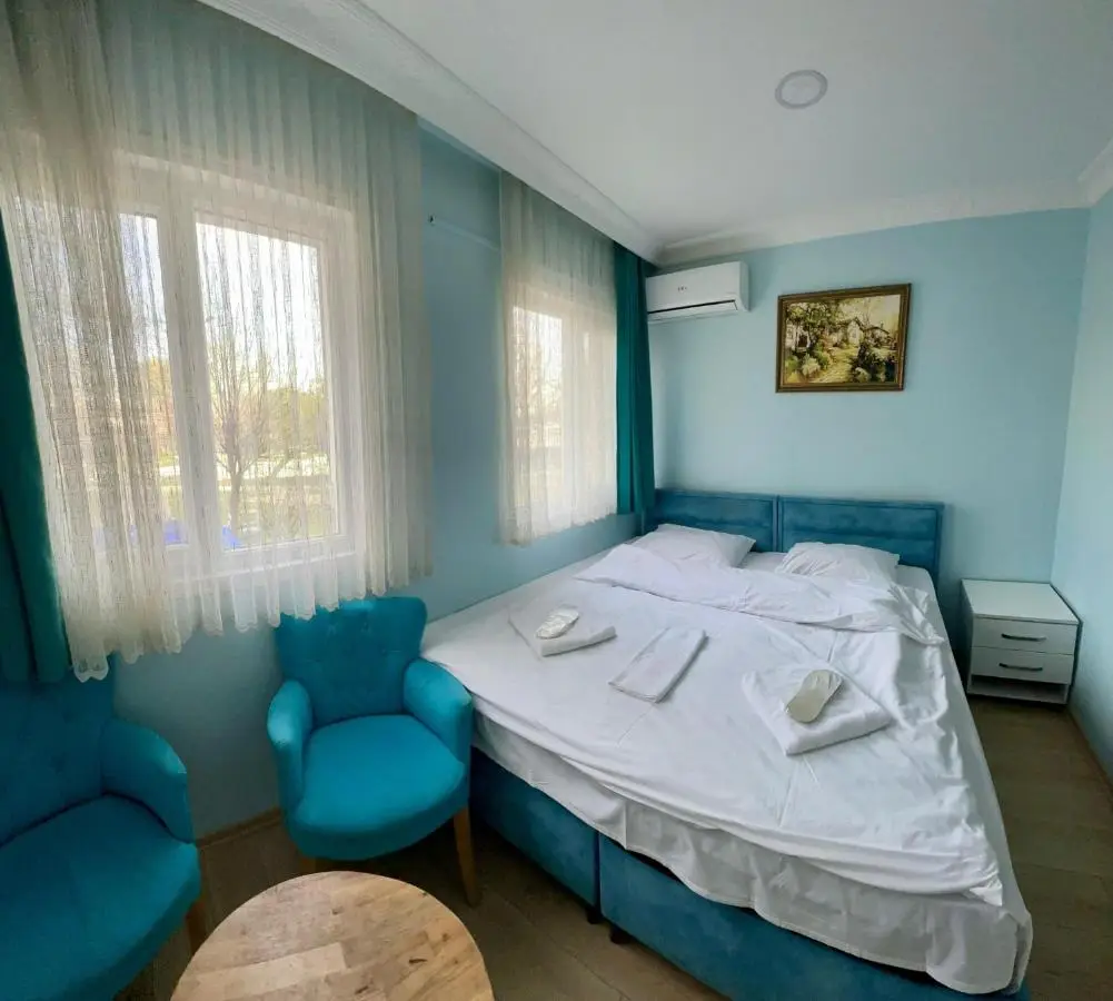 AVRASYAQUEEN HOTEL