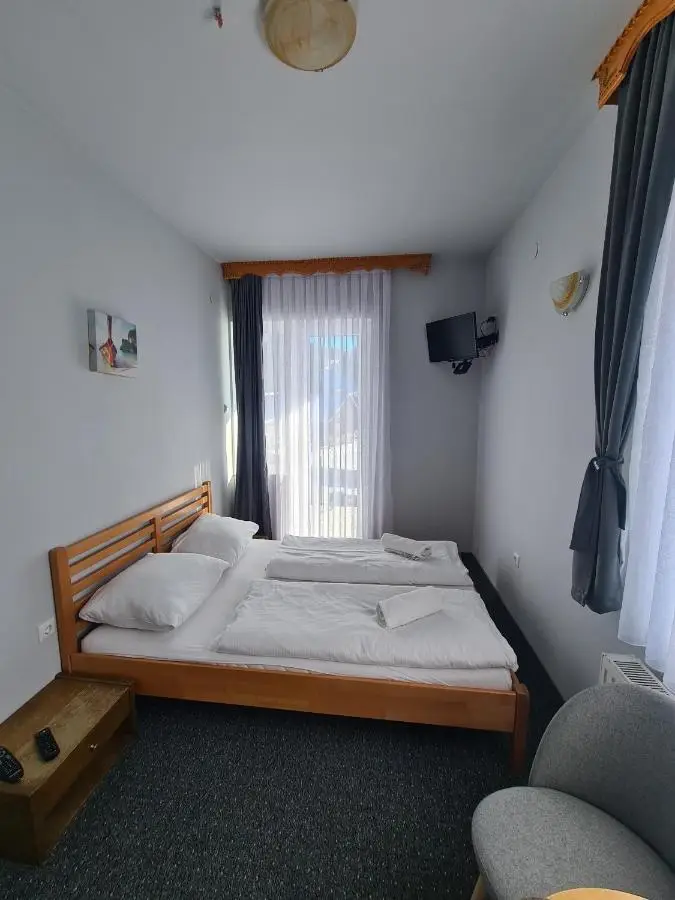 Apartments and Rooms Ski