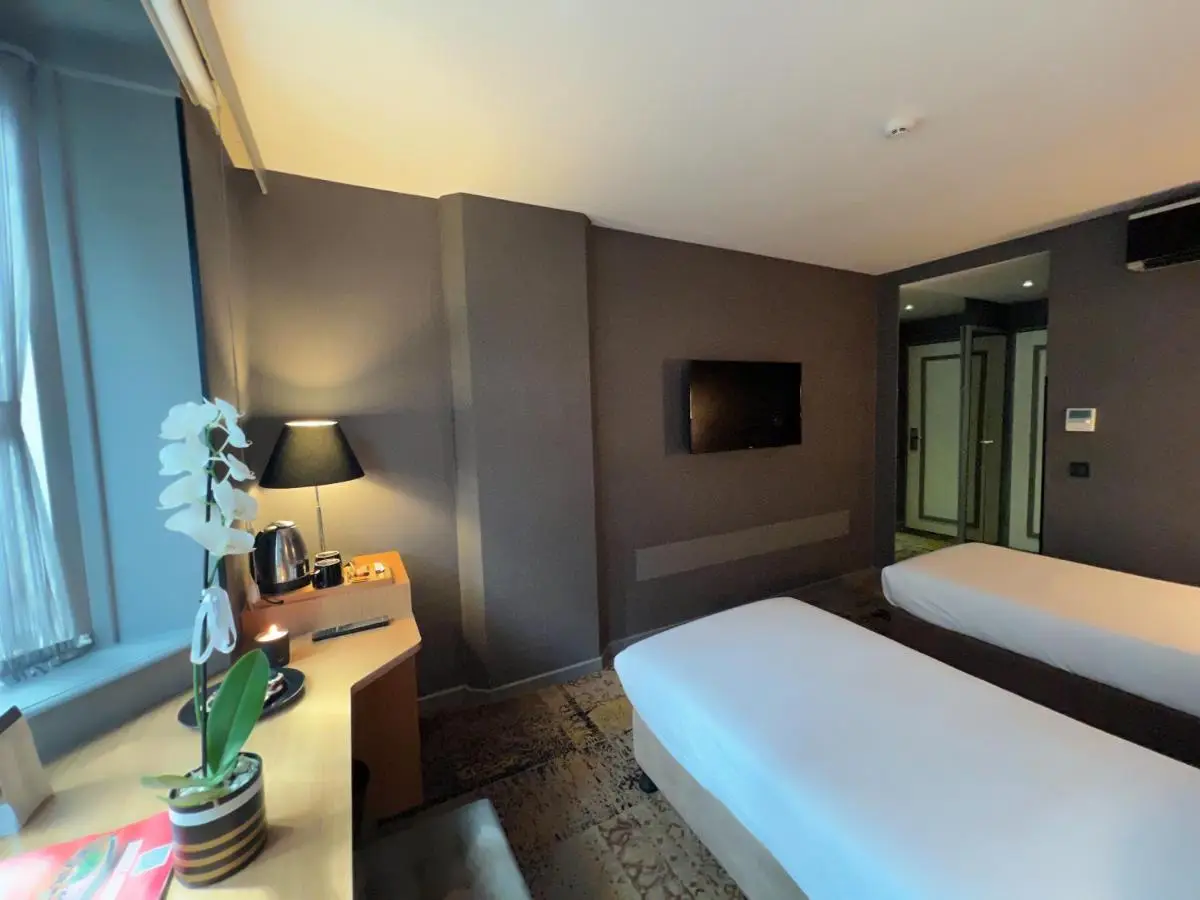 All Seasons Hotel