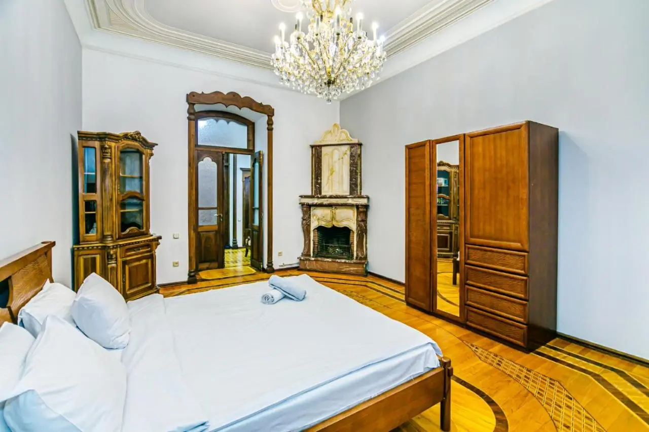 Targovu 4 Room Malakan Garden