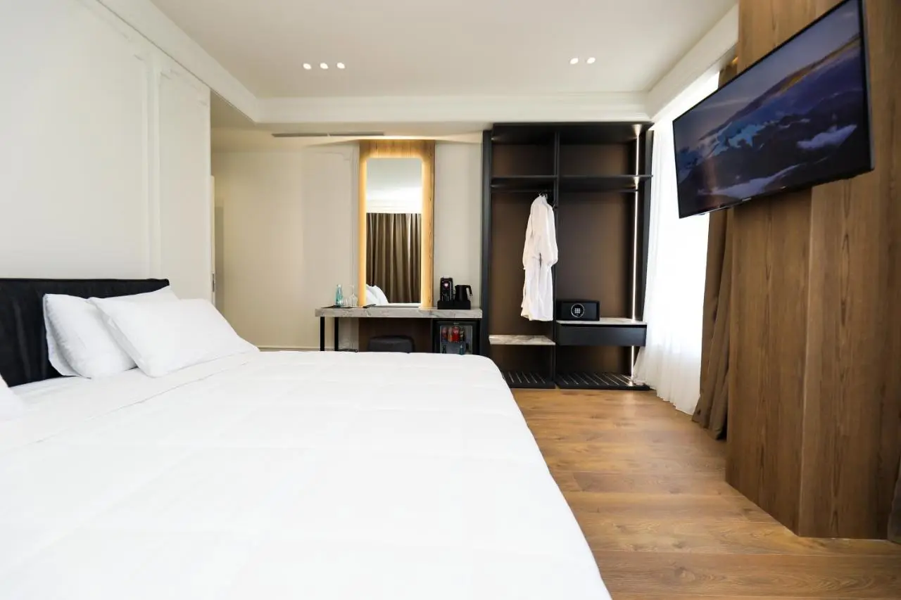 Hotel Adore