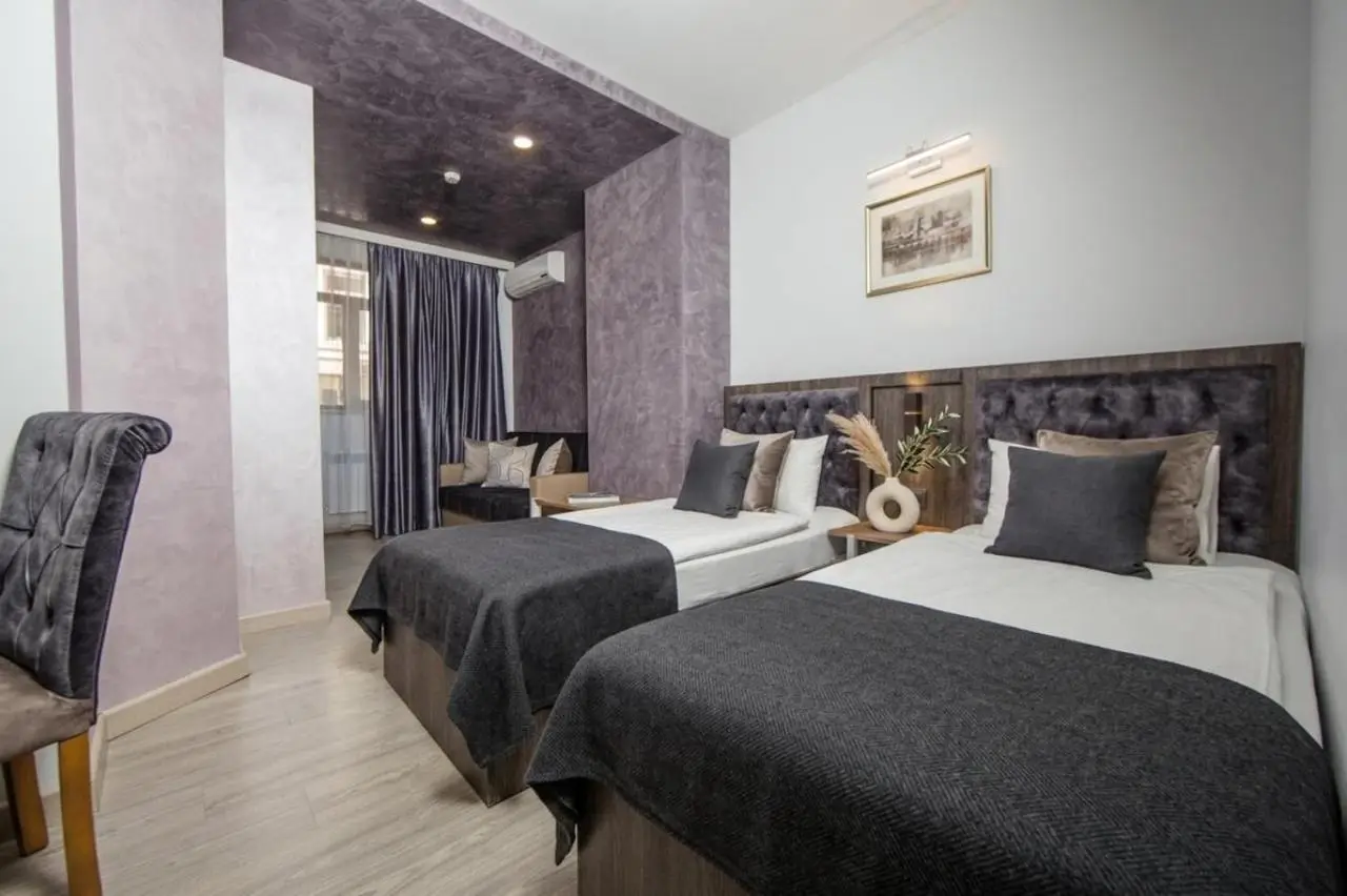 Passage Hotel & Apartments