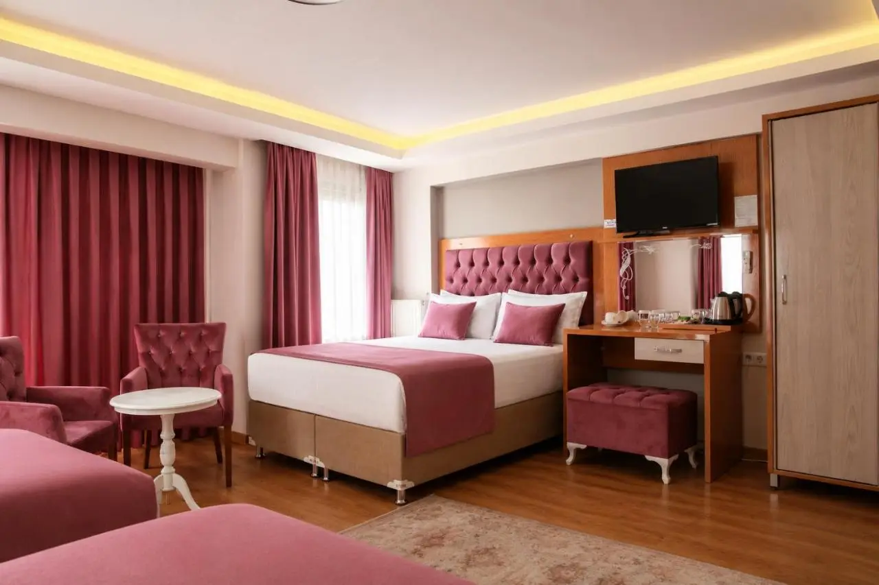 Weingart Black Pearl Hotel