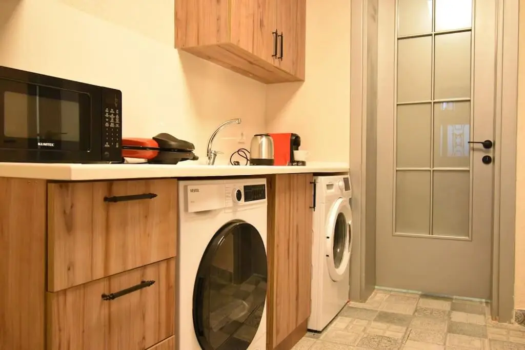 Stunning 6BR 4Bath near Tram