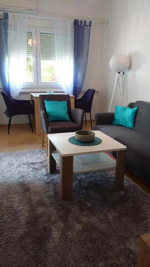 Apartments Tulipan - with free private parking garage