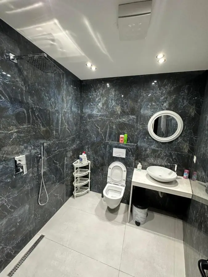 Enzo Rooms Center
