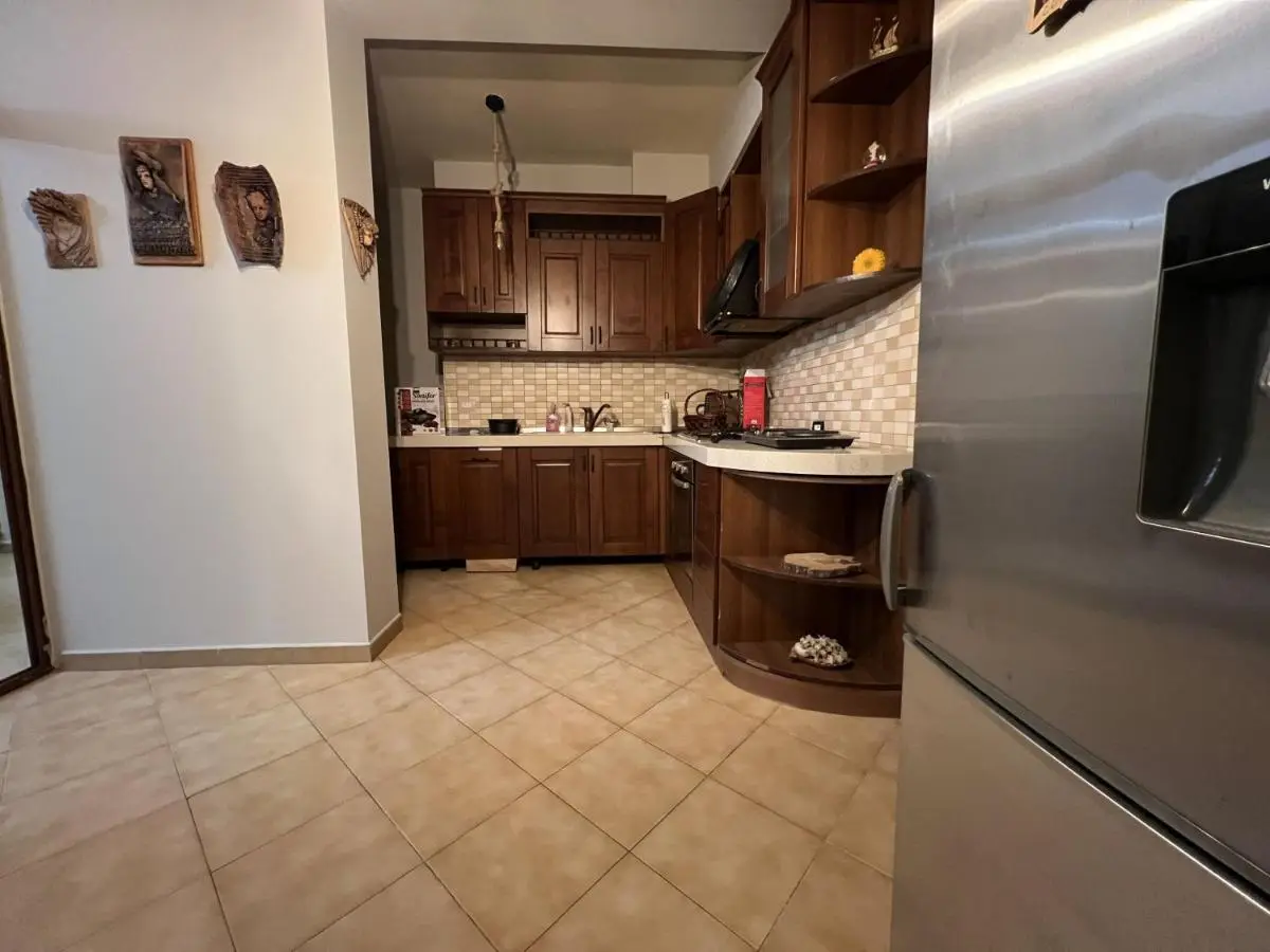 Elly Apartment