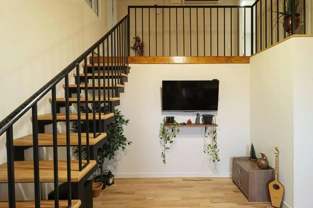 Cosy Central 2-BR Apartment-By Wehost