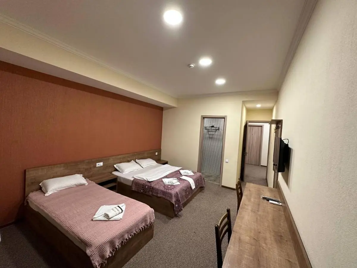 5 Rooms near 300 Aragveli metro station