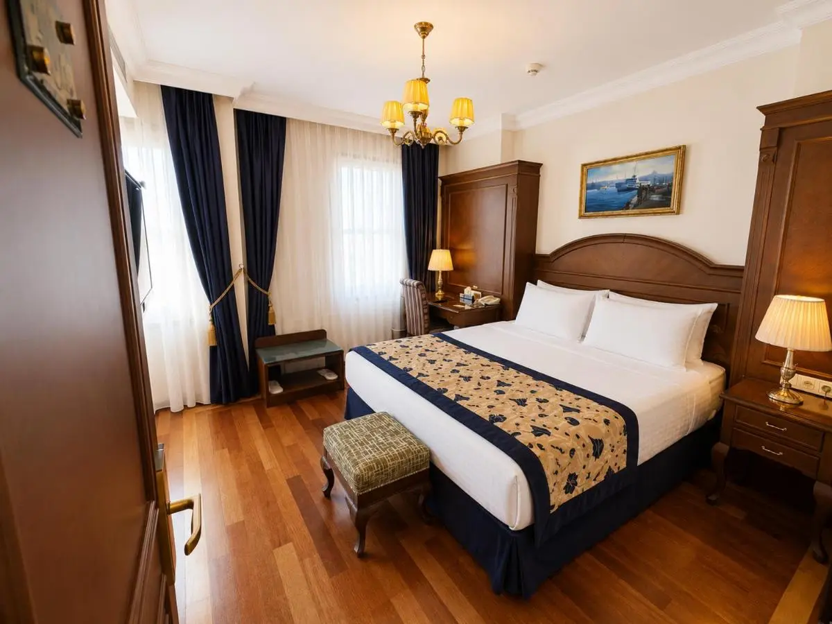 GLK PREMIER The Home Suites & Spa